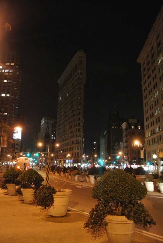 Flatiron Building, czyli popularne ze względu na swój kształt "żelazko". Jeden z najbardziej rozpoznawalnych budynków Nowego Jorku, które swojego czasu był najwyższy w mieście.