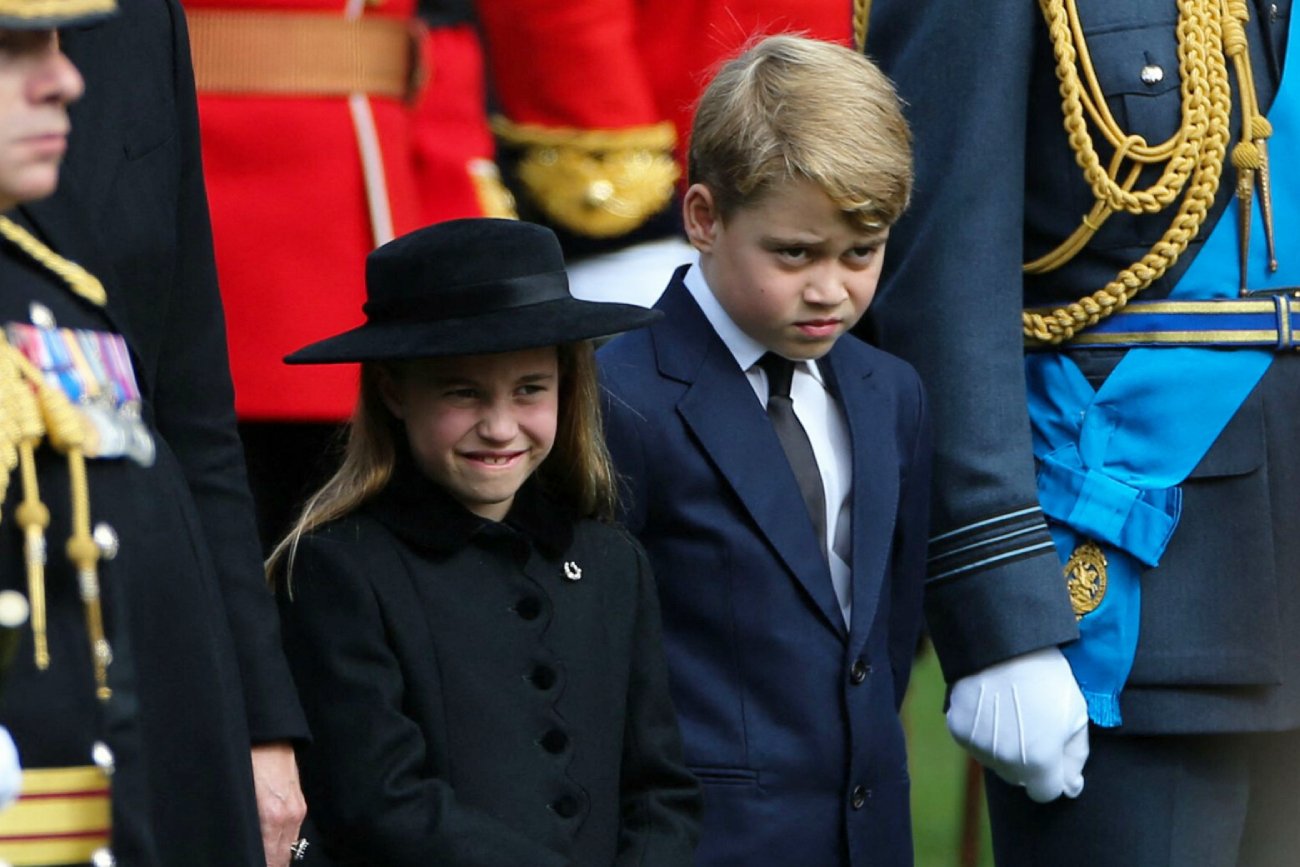 George i Charlotte uchwyceni na uroczym filmiku. 7-latka pouczała brata