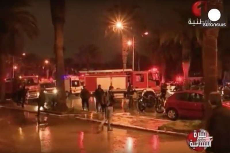 W zamachu w Tunisie zginęło co najmniej 12 osób.