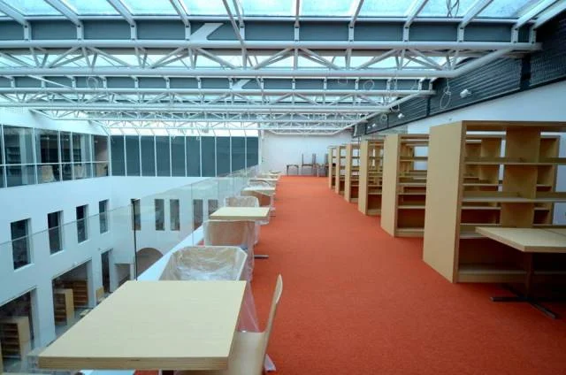 Biblioteka Publiczna w Warszawie podczas remontu, Warszawa
