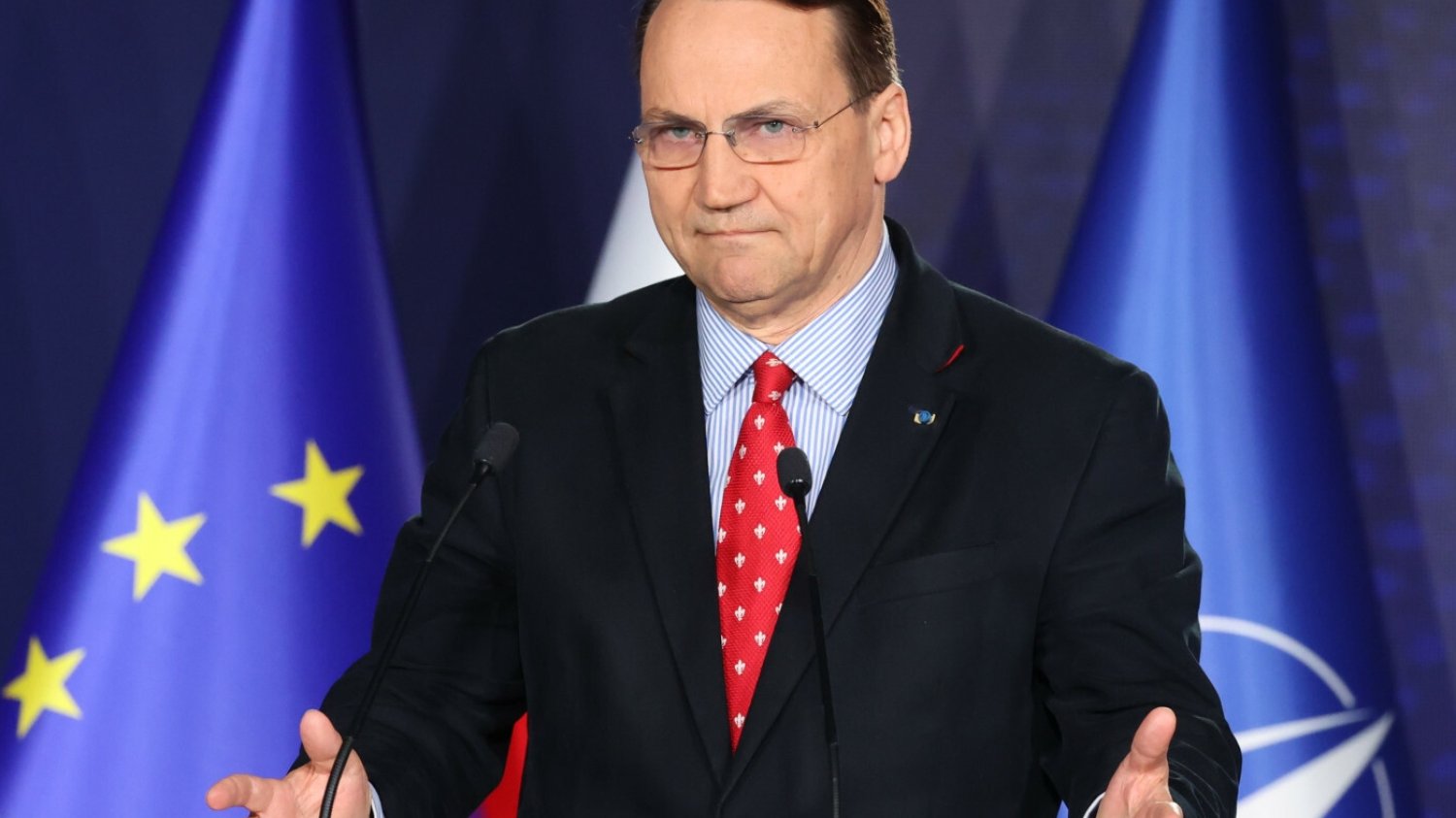 Radosław Sikorski przyjął przeprosiny Jarosława Kaczyńskiego w formie wpłaty na armię Ukrainy.