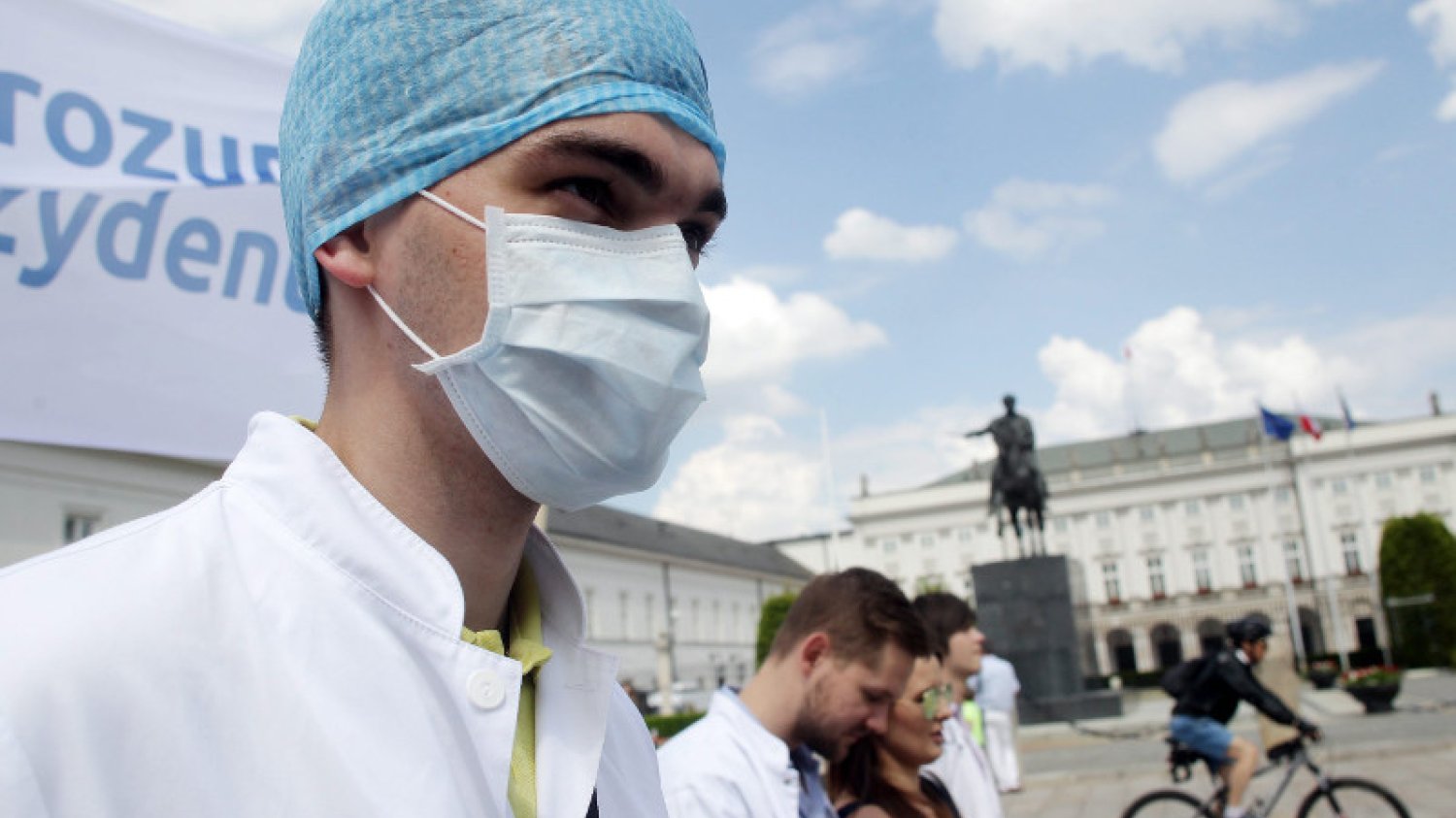Lekarzom rezydentom dokuczają nie tylko niskie zarobki...