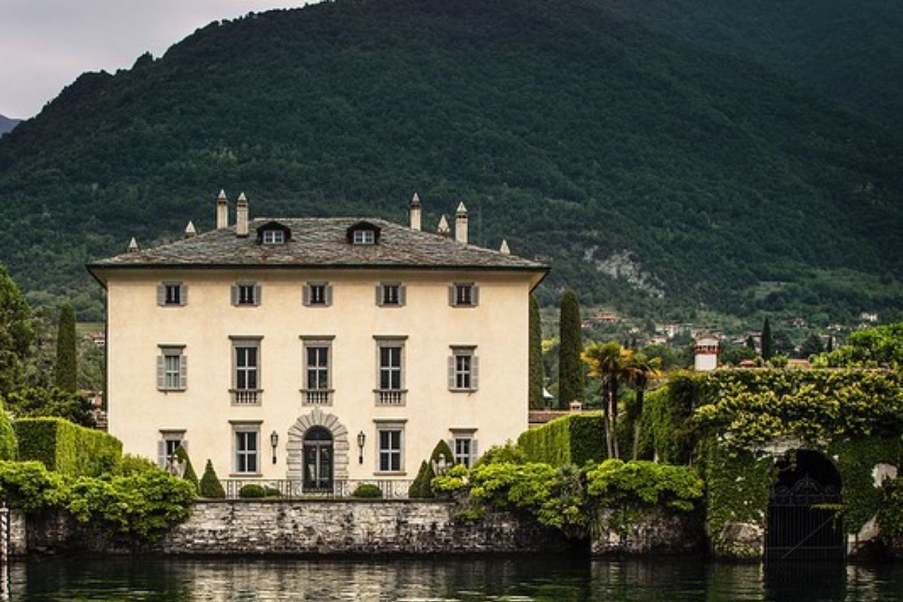 Willa Balbiano z filmu "House of Gucci" na wynajem. Ile trzeba zapłacić na Airbnb?