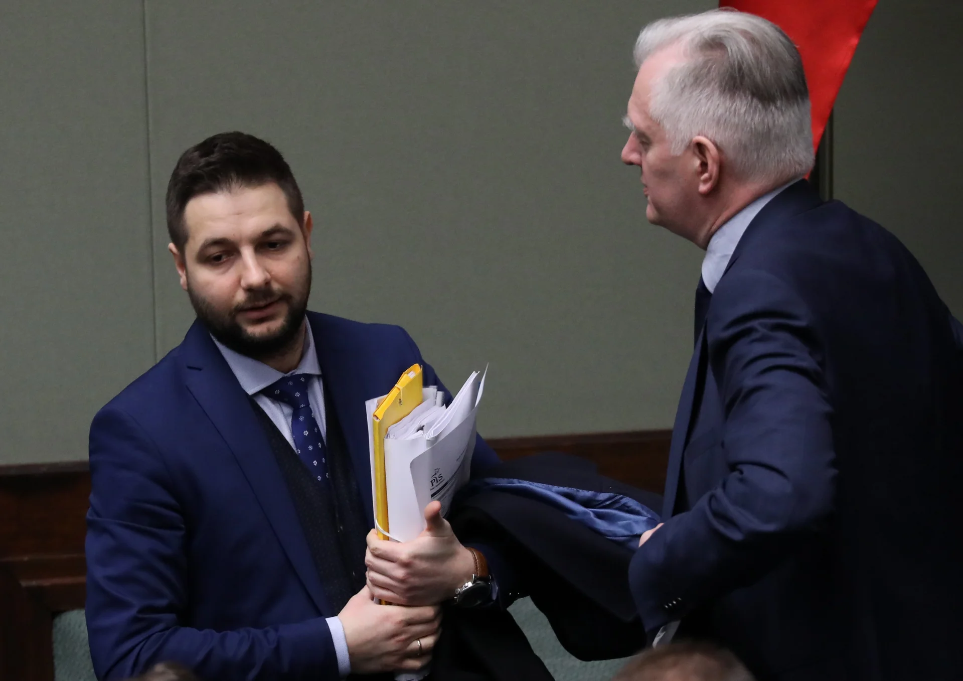 Reforma Jarosława Gowina zmieniła zasady nadawania tytułów naukowych. Patryk Jaki doktorat uzyskał jeszcze według zasad sprzed reformy.