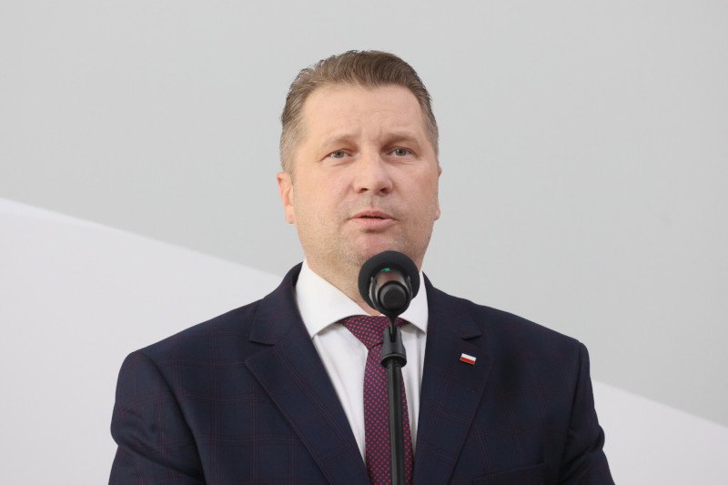 Rzecznik Praw Obywatelskich do Czarnka: "Książka nie odpowiada wymaganiom"