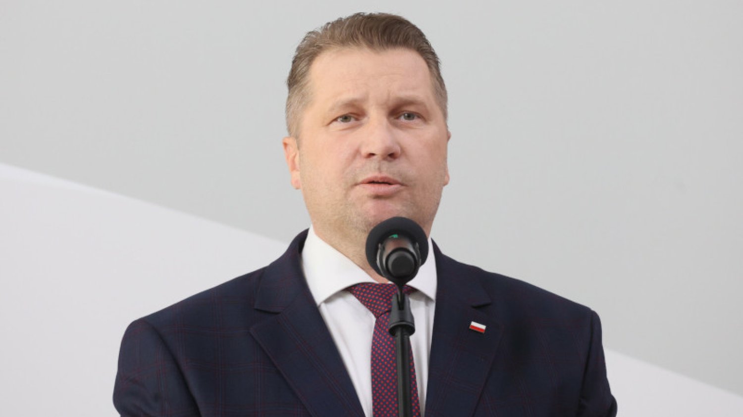 Rzecznik Praw Obywatelskich do Czarnka: "Książka nie odpowiada wymaganiom"
