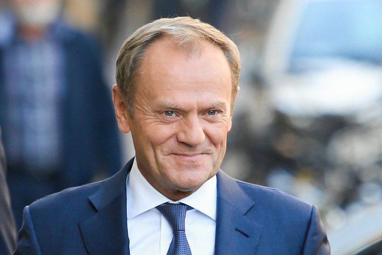 Donald Tusk lubi zaskakiwać swoich fanów na Twitterze.