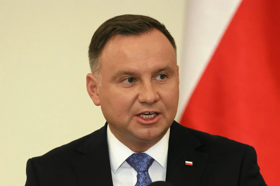 Pollster zapytał Polaków w sondażu, kto powinien być kandydatem opozycji w wyborach prezydenckich przeciwko Andrzejowi Dudzie.