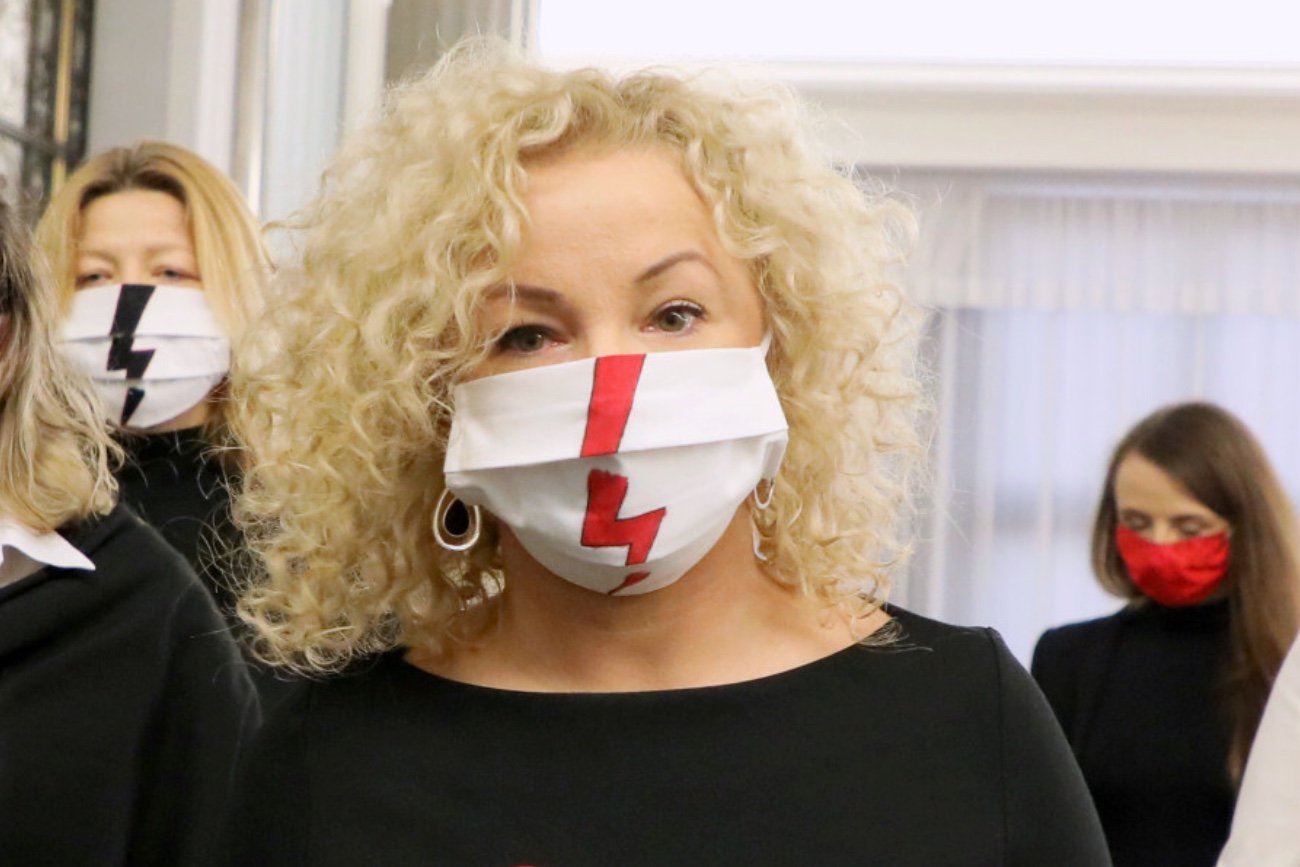 Kotula przegrała w sądzie z księdzem. Matuszny zestawił jej zdjęcie z faszystami.