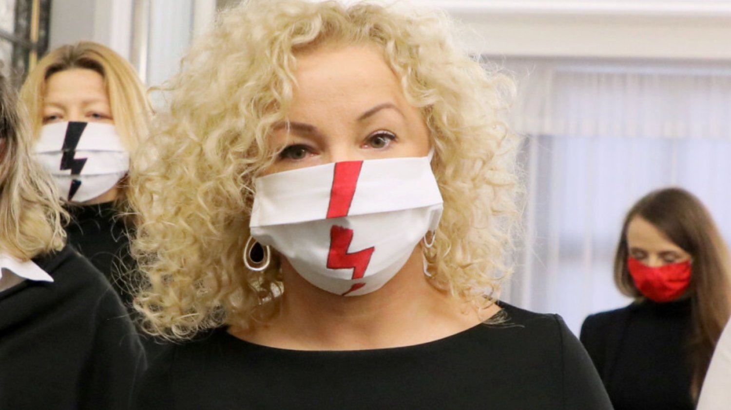 Ks. Matuszny uniewinniony, Kotula przegrała w sądzie z księdzem. Kotula przegrała w sądzie z księdzem. Matuszny zestawił jej zdjęcie z faszystami.