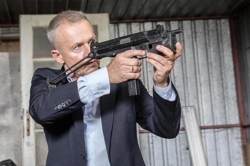 Bogusław Linda jako gangster Babcia w nowym "Pitbullu".