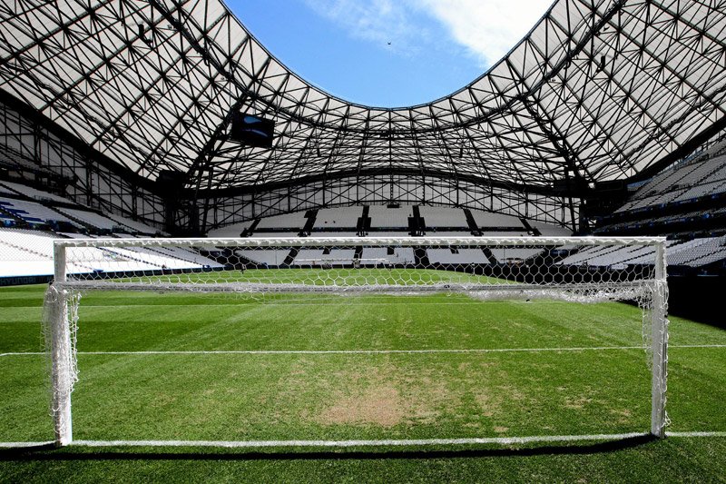 Stan murawy na stadionie w Marsylii jest bardzo zły.
