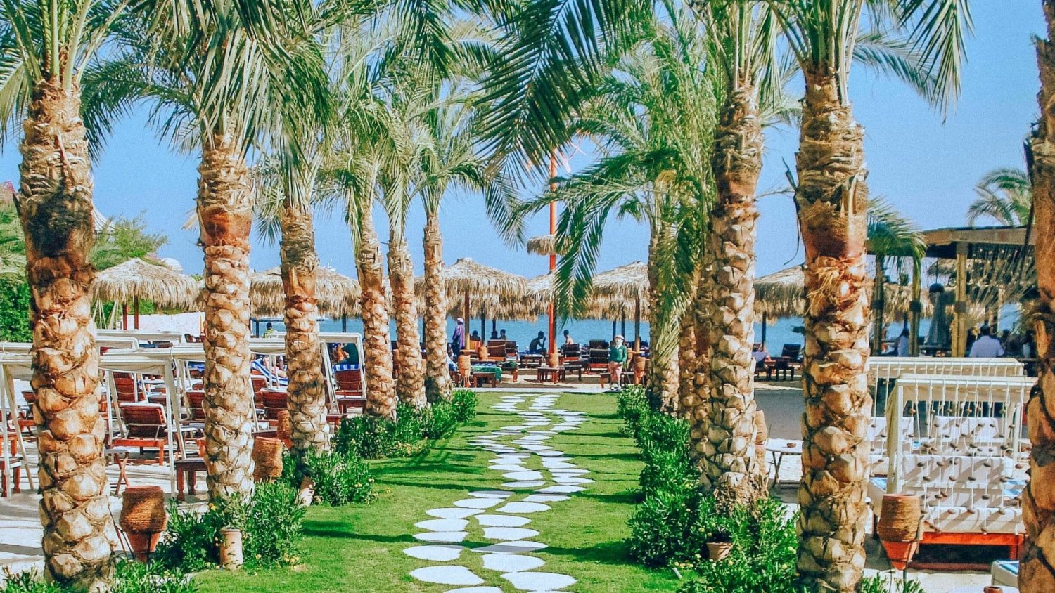 Rosjanie ruszają na jesienne wakacje. Ogromna kolejka przed ambasadą