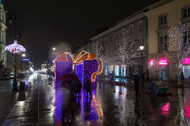 Krakowskie Przedmieście jest co roku w święta upstrzone feerią światełek.