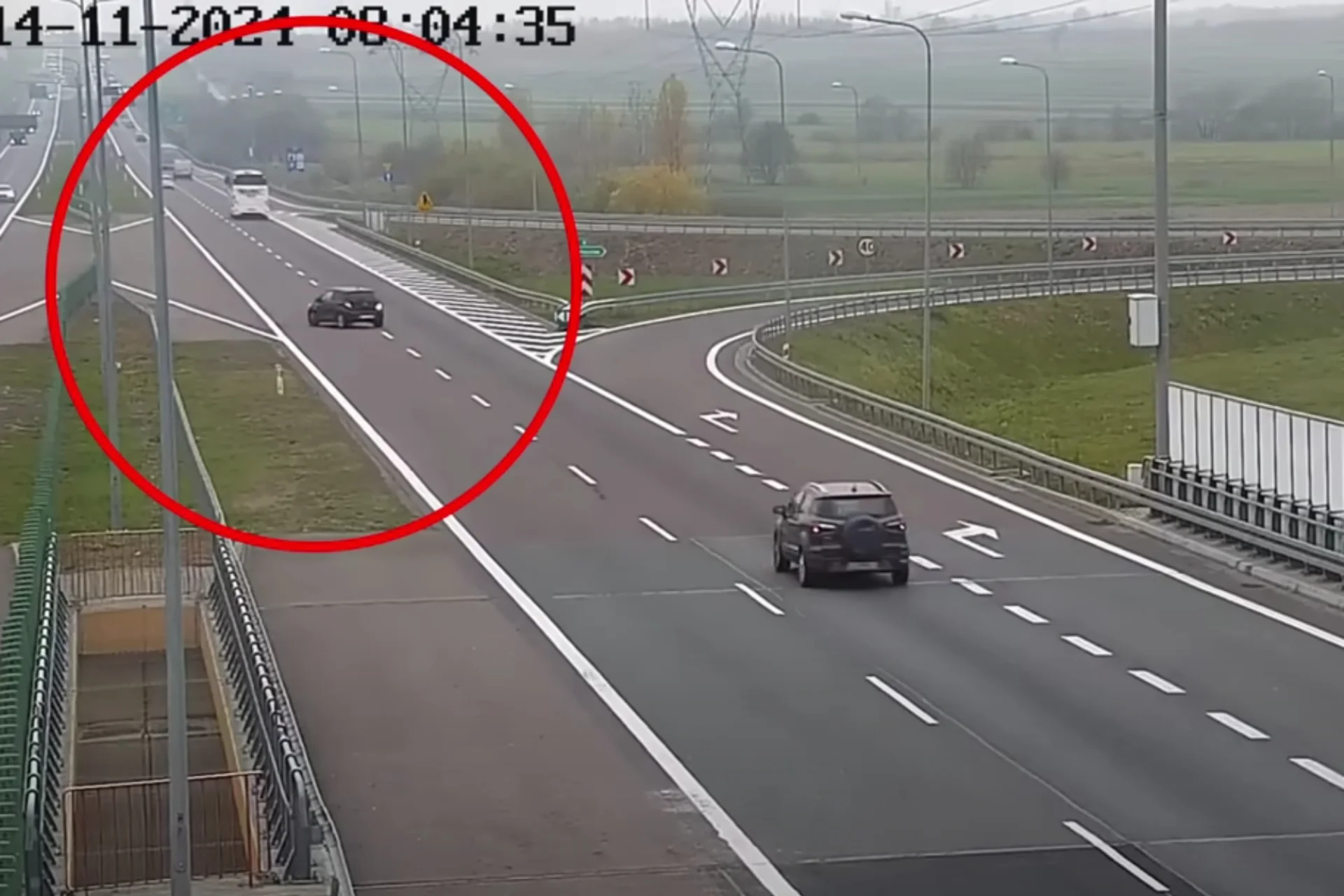 Węzeł Nałęczów. Kierowca wykonał zabroniony manewr. Niebezpieczne zachowanie kierowcy na węźle Nałęczów.