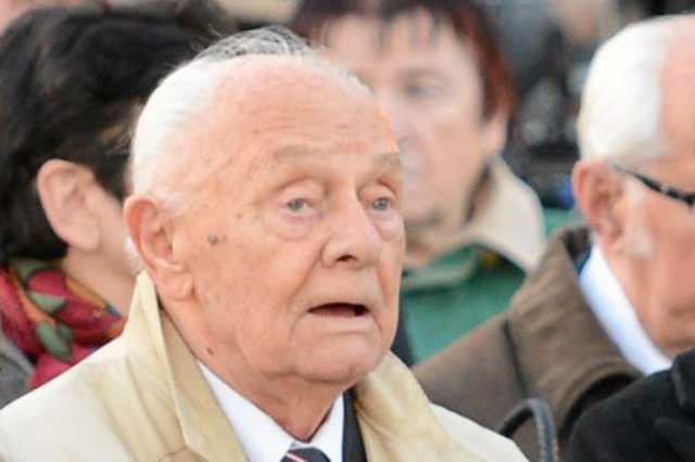 Powstaniec Eugeniusz Tyrajski nie ma nic przeciwko patriotycznym koszulkom, ale nie podoba mu się, gdy ktoś dla podkreślenia patriotyzmu zakładał powstańczą opaskę.