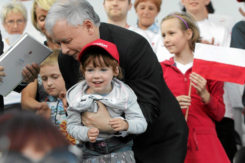 Obietnica 500 zł na dziecko zaczyna się rozmywać