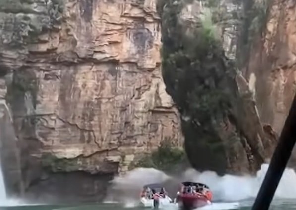 W wyniku osunięcia skały zginęło co najmniej siedem osób.