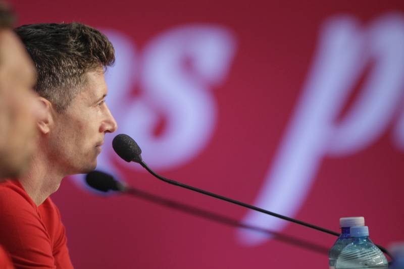 Lewandowski podczas poniedziałkowej konferencji. Zgrupowanie w Opalenicy przed Euro 2020. Konferencja Lewandowskiego.