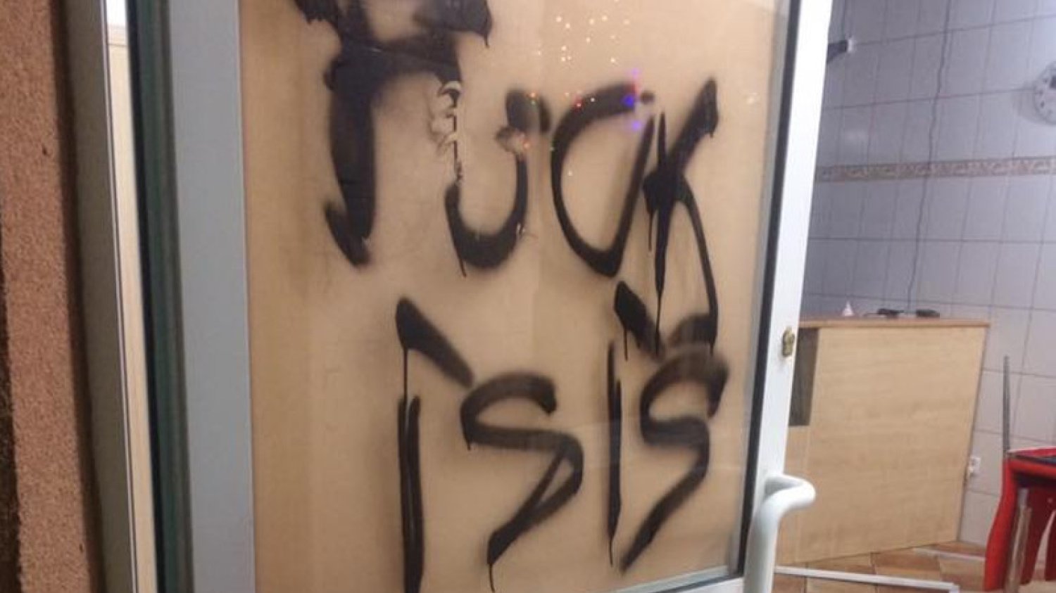 "Je**ć ISIS". W Lubinie tak się bawiono w Sylwestra, że zniszczono lokal z kebabem