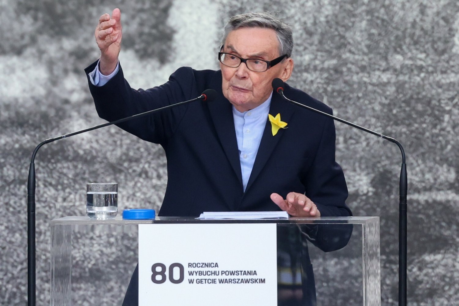 Marian Turski podczas obchodów rocznicy w getcie.