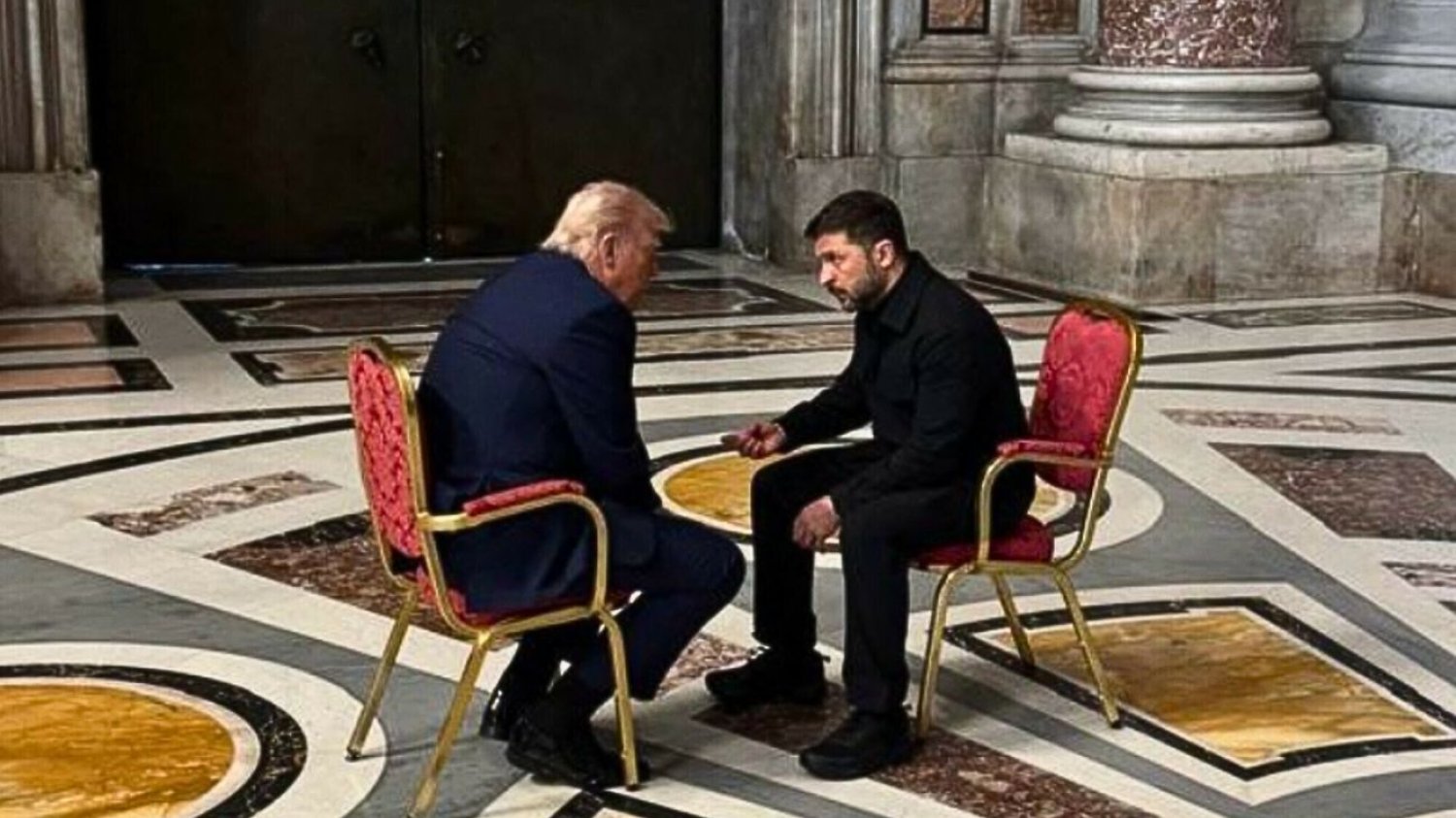 Wielu twierdziło, że to "pierwszy cud Franciszka". Kulisy spotkania Trump-Zełenski Rozmowa Trumpa z Zełenskim w Watykanie. Prezydent USA podsumował spotkanie.