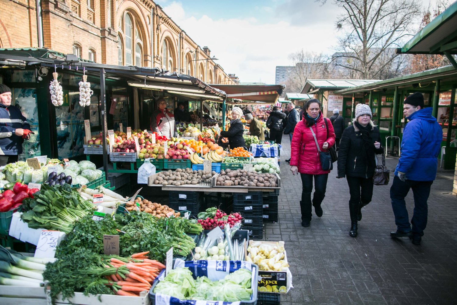 Już jesienią odnowiona Hala Gwardii otworzy swoje drzwi dla warszawiaków. Będzie to miejsce z przestrzenią dla lokalnych producentów i małych restauracji oraz mnóstwem wydarzeń kulturalnych.