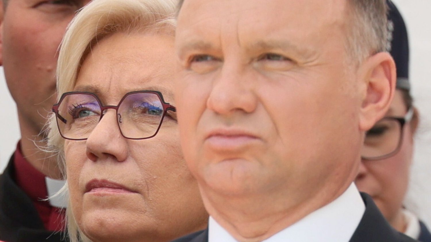 Prezydent Andrzej Duda. W tle sędzia Julia Przyłębska.