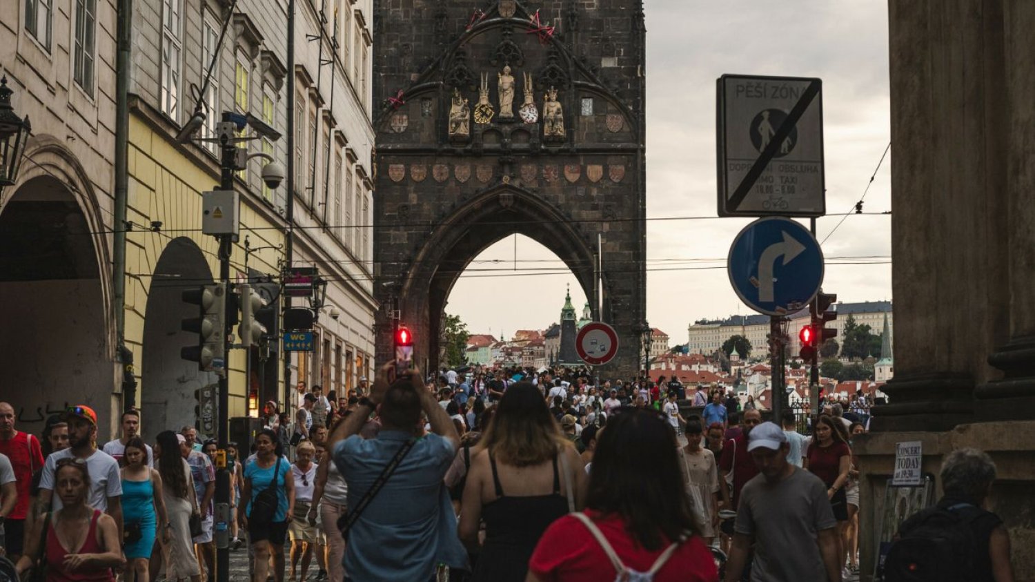 Walka z "overtourismem" trwa. Teraz ten kraj wprowadza nowe zasady dla turystów