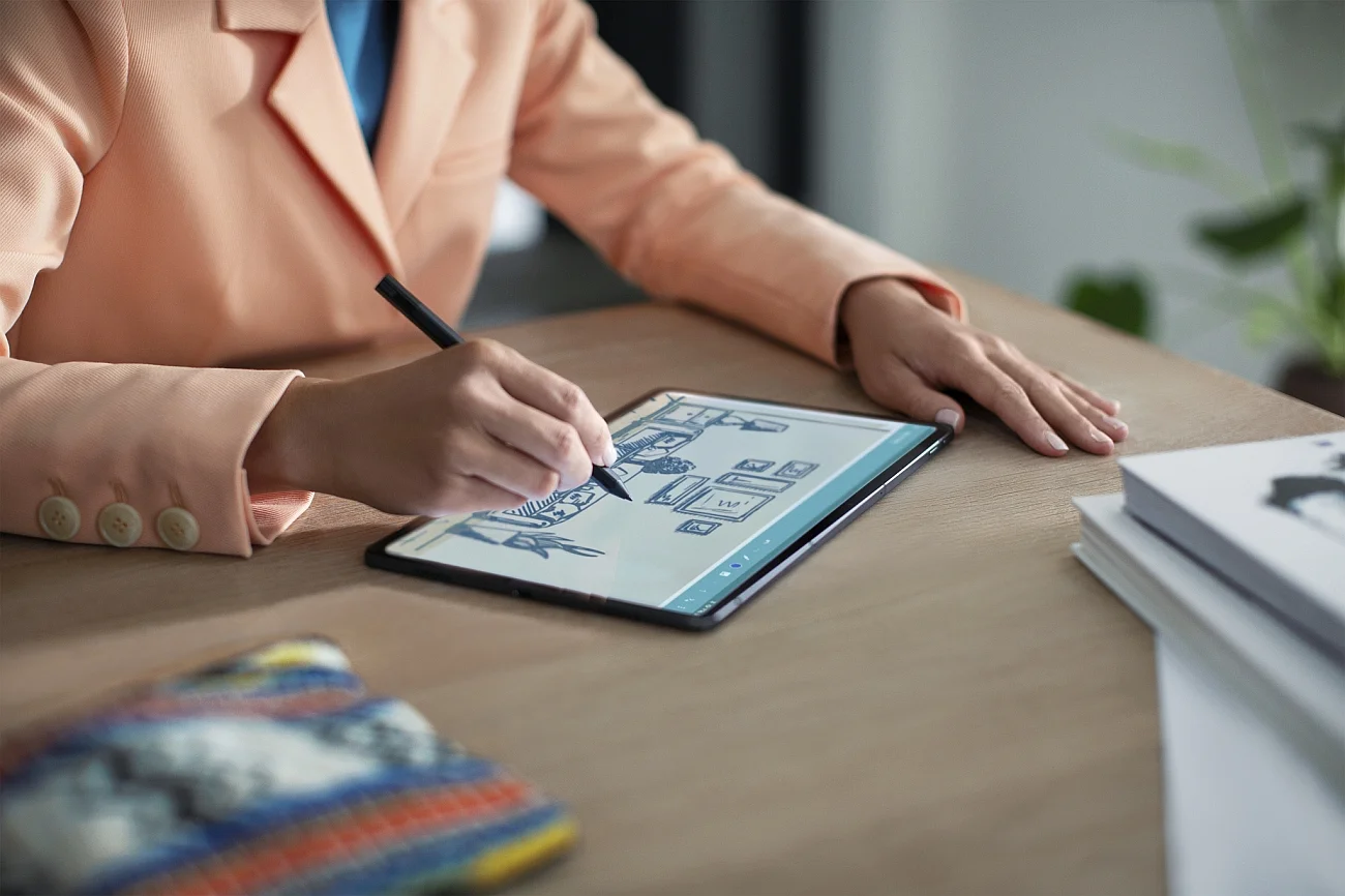 Dzięki współpracy z piórem Lenovo Precision Pen 2 tablet Lenovo Tab P11 Pro może posłużyć jako szkicownik lub notatnik