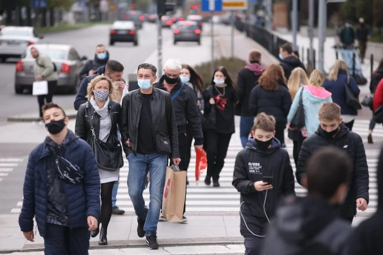Na razie unikniemy pełnego lockdownu. Koronawirus. Dziś decyzja ws. lockdownu.