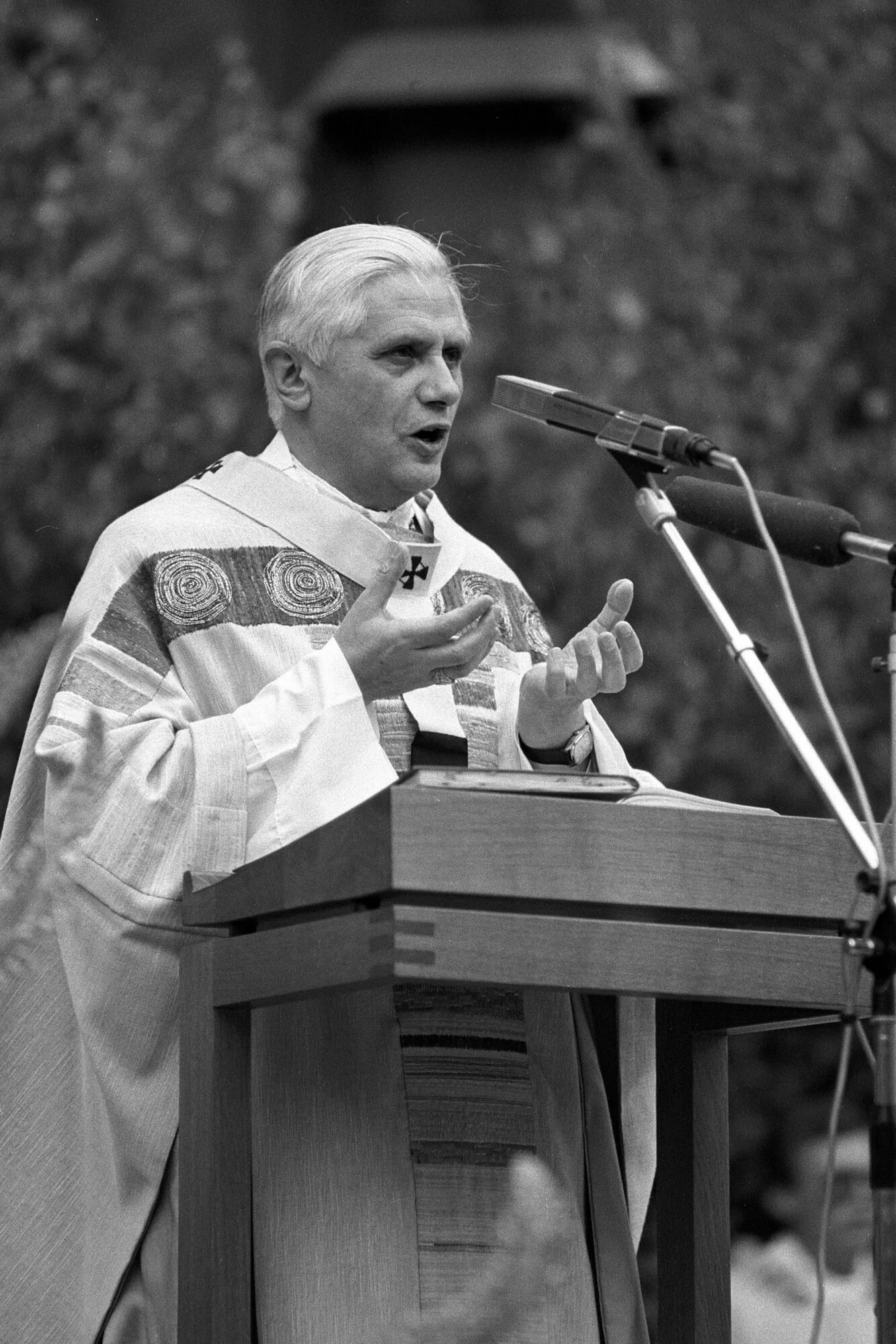 Ratzinger jako arcybiskup Monachium podczas nabożeństwa w czerwcu 1981 r.
