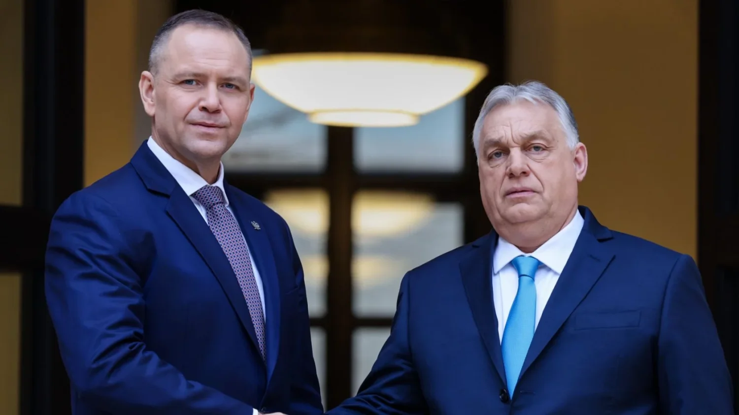 MSZ wciąż bez notatki ze spotkania Nawrockiego z Orbánem. MSZ wciąż bez notatki ze spotkania Nawrockiego z Orbánem.