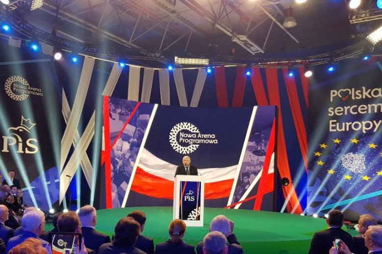 Jarosław Kaczyński obiecał podczas konwencji PiS m.in. 500+ na pierwsze dziecko.