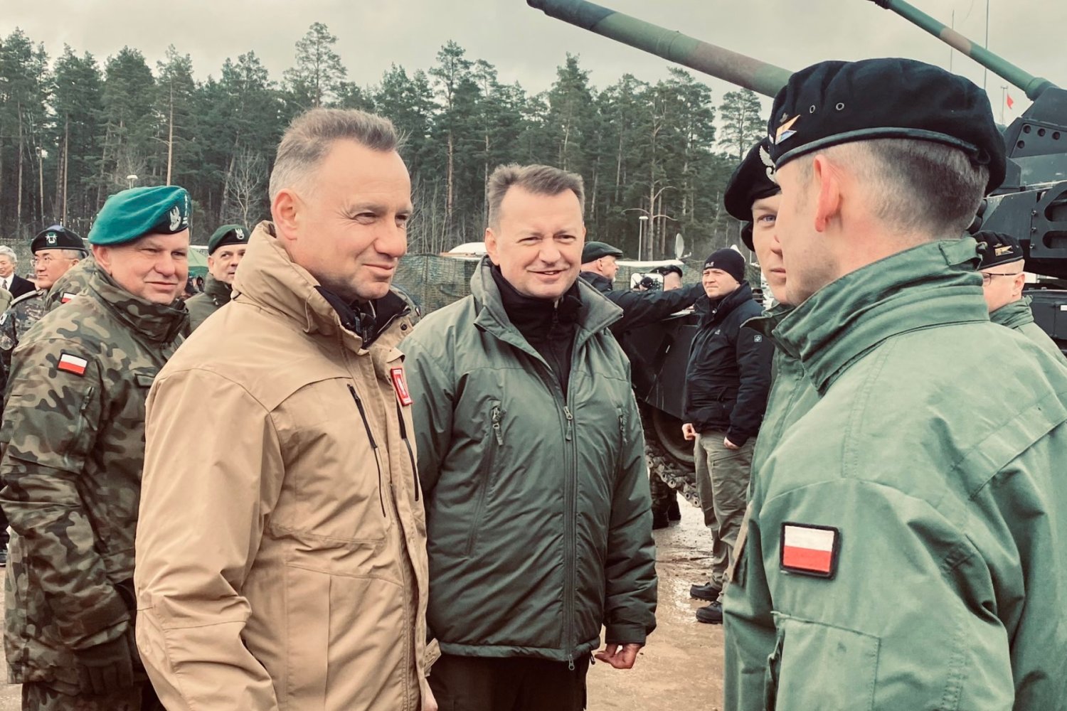 Prezydent Polski i szef MON.