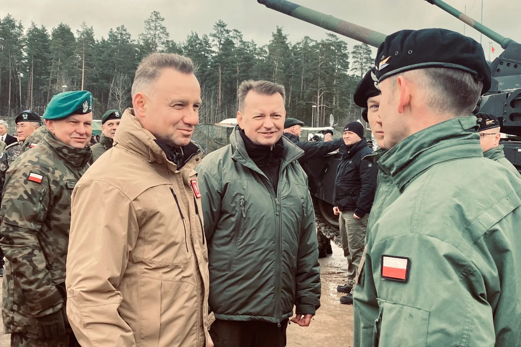 Prezydent Polski i szef MON.