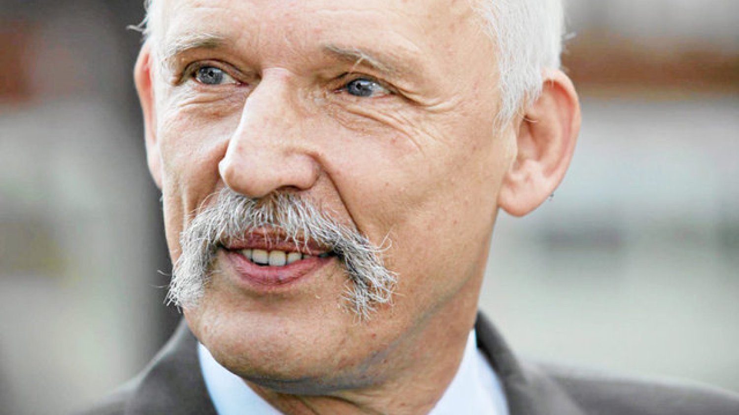 "Rzeczpospolita": Korwin-Mikke stworzy partię z francuskimi narodowcami. Połączy ich idea oraz pieniądze