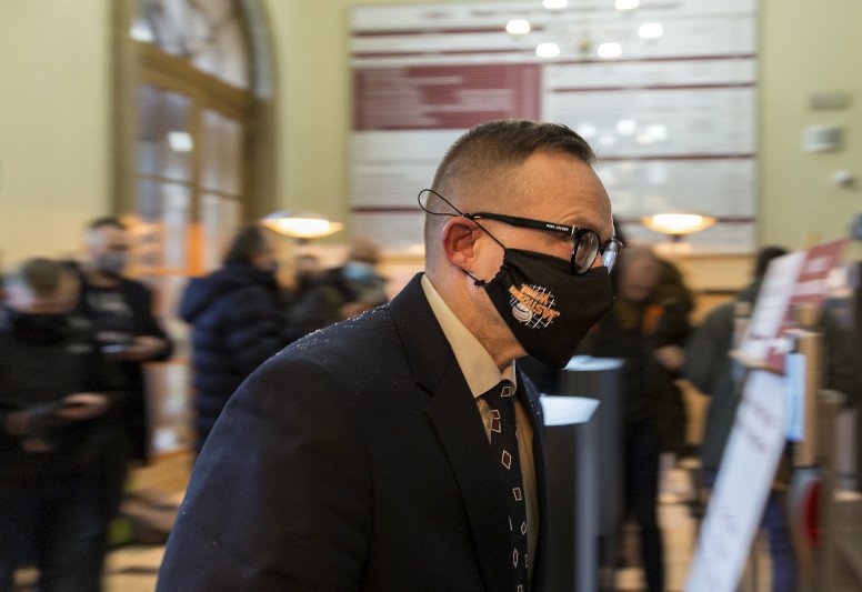 Politycy PiS złamali obostrzenia idąc na mecz siatkówki