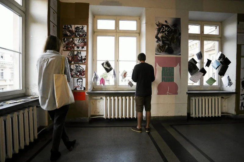 Wystawa prac dyplomowych studentów Akademii Sztuk Pięknych w Warszawie.