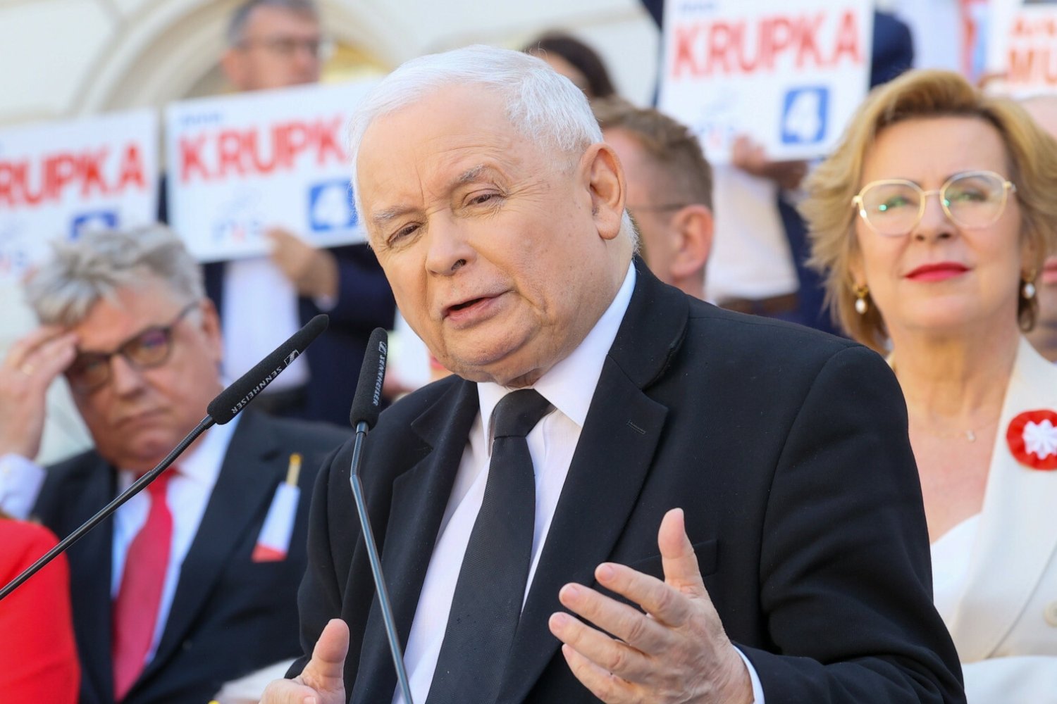 Powstało Stowarzyszenie Biało-Czerwonych. Kaczyński prosi o wpłaty.