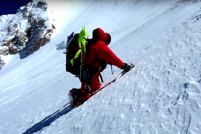 Adam Bielecki w trakcie torowania drogi do obozu III na Makalu. Wkrótce to samo czeka go na K2 – ale zimą.