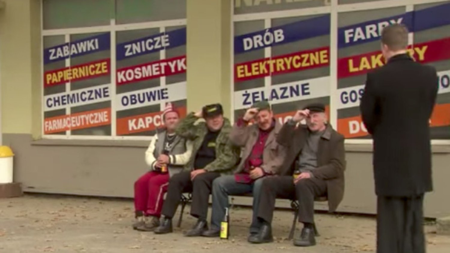 Na wsi ksiądz to jest ktoś. Jak w serialu "Ranczo".