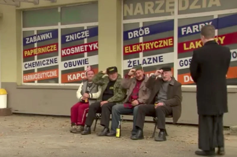 Na wsi ksiądz to jest ktoś. Jak w serialu "Ranczo".