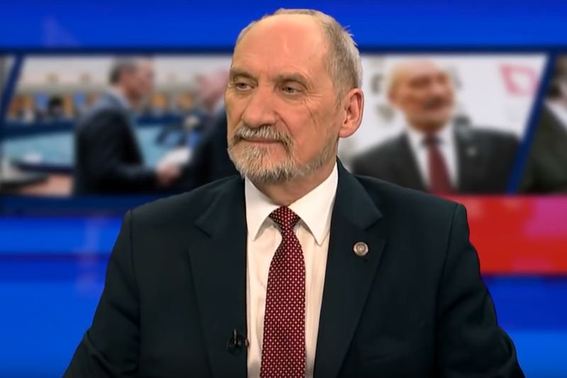 Antoni Macierewicz jest dumny ze swoich osiągnięć.