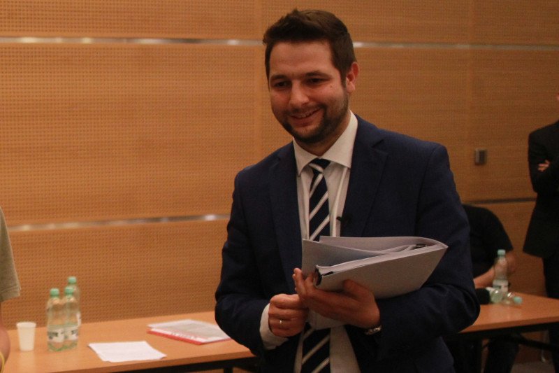 Miało być śmiesznie, wyszło żenująco. Patryk Jaki przeprosił za skandalicznego mema.