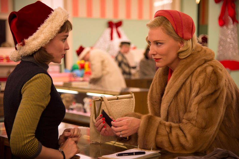 Carol i Therese spotkały się po raz pierwszy i obie chcą zrobić na sobie wrażenie.