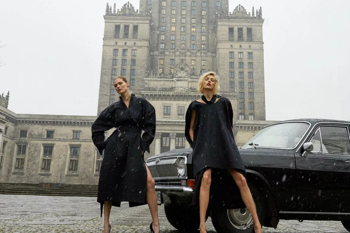 Fragment okładki pierwszego numeru polskiej edycji "Vogue'a"