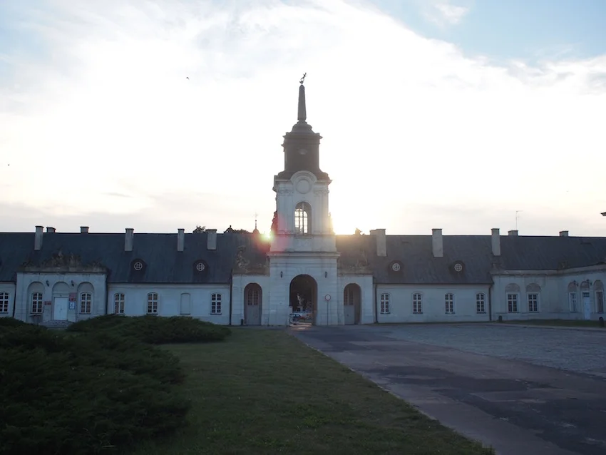Pałac w Radzyniu Podlaskim jest imponujący ale bardzo zaniedbany. A mógłby być drugim Wilanowem...