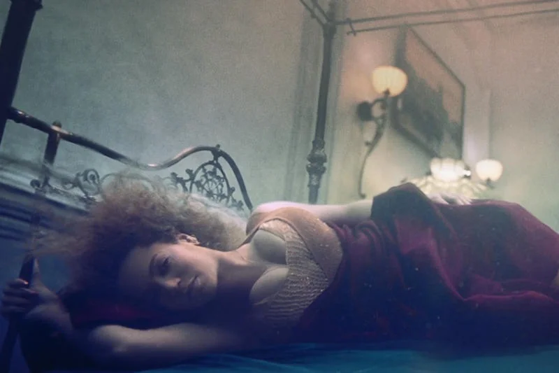Woda, płomienie, miłość i złość - to symbole "Lemonade".