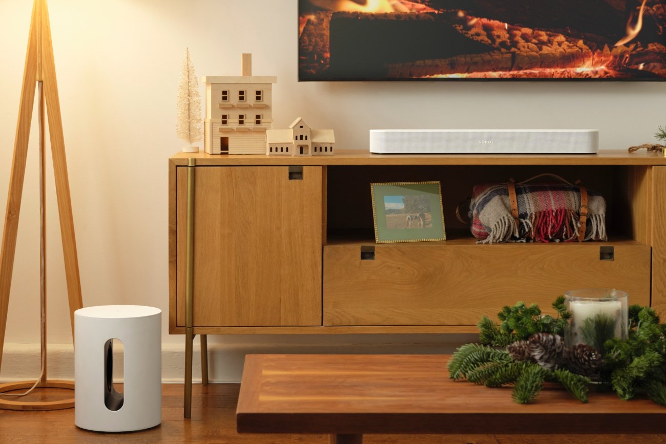 Soundbar Ray, subwoofer Sub Mini i głośnik Move. Wszystkie te systemy audio zaprojektowane przez amerykańską firmę Sonos sprawdzą się jako świąteczny prezent dla wybrednych miłośników kina domowego